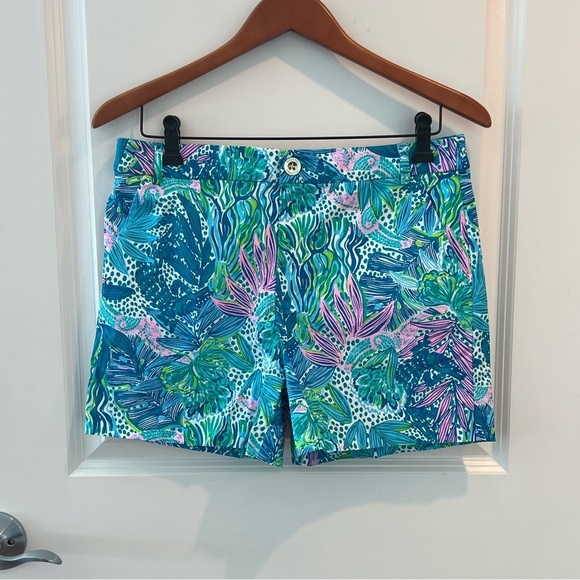 LILLY PULITZER GRETCHEN HIGH RISE SHORT
BOTANICAL GREEN HOLIDAY IN THE SUN NWT - Picture 3 of 16